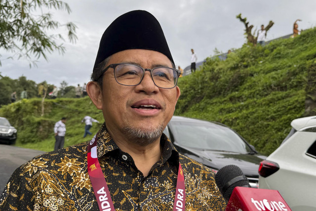 Plh. Presiden PKS Ahmad Heryawan usai silaturahmi Koalisi Indonesia Maju (KIM) di Padepokan Garuda Yaksa, Hambalang, Jumat (14/2/2025). Foto: Luthfi Humam/kumparan