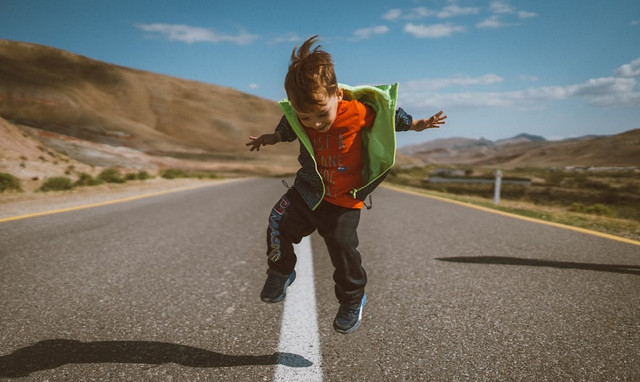 Ilustrasi Rekomendasi Brand Baju Anak Laki-Laki  Sumber Unsplash/Alvin Mahmudov