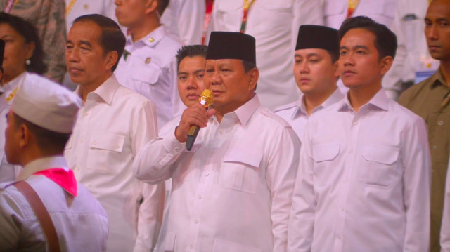 Jokowi, Prabowo Subianto, dan Gibran Rakabuming Raka di HUT Gerindra di SICC Bogor, Sabtu (15/2/2025). Foto: Dok. Istimewa