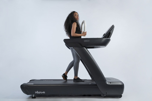 Ilustrasi Treadmill vs jogging . Foto: Unsplash/Intenza Fitness