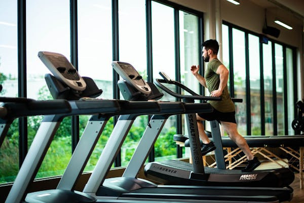 Ilustrasi rekomendasi treadmill di bawah 5 juta. Foto: Pexels.com/William Choquette