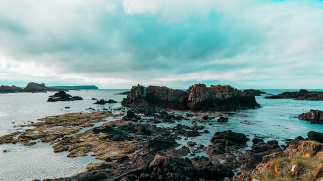 Mitos Pantai Karang Hawu. Foto hanya ilustrasi, bukan tempat sebenarnya. Sumber: Unsplash/Duy Thanh Nguyen