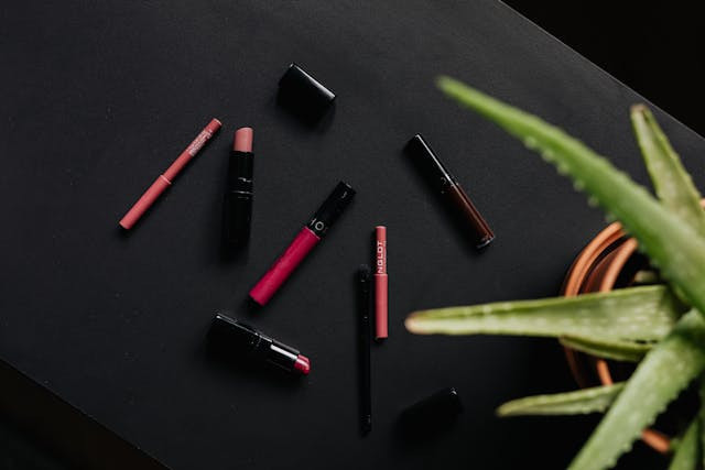 Ilustrasi lipstik Maybelline yang tahan lama. Sumber: Pexels