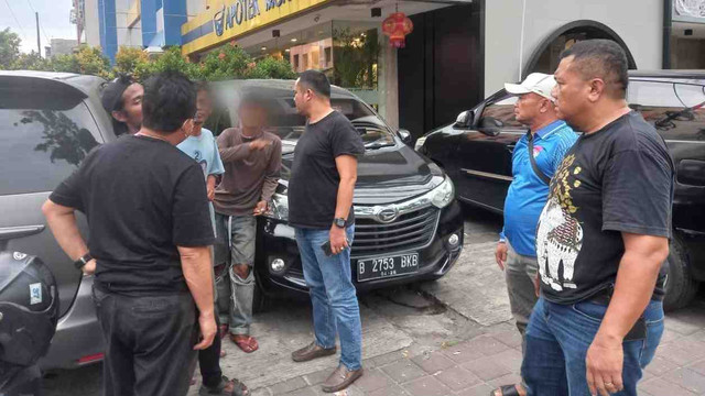 Jajaran Polsek Metro Tamansari Jakarta Barat menangkap 7 juru parkir liar yang meresahkan masyarakat.  Foto: Dok. Istimewa