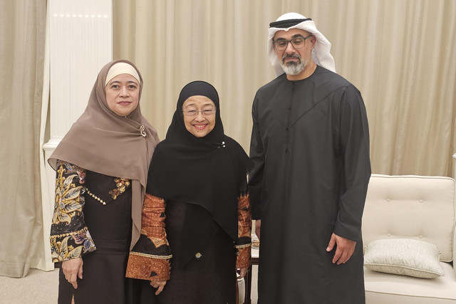 Ketua DPR RI Puan Maharani dan Presiden RI ke 5 Megawati Soekarnoputri bertemu dengan putra mahkota Abu Dhabi, Uni Emirat Arab (UEA), Khalid bin Mohamed bin Zayed Al Nahyan di Sea Palace Abu Dhabi, UEA, Sabtu (15/2/2025). Foto: Dok. Istimewa