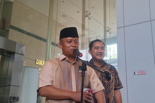 Wali Kota Depok terpilih Supian Suri usai menghadiri pemeriksaan kesehatan di Kemendagri, Jakarta Pusat, Minggu (16/2/2025). Foto: Alya Zahra/kumparan 