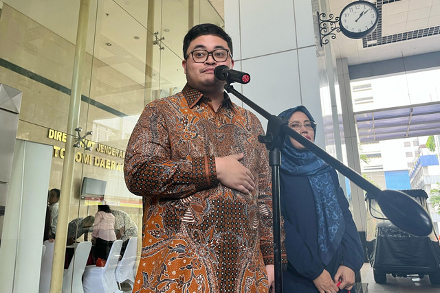 Bupati Kediri terpilih Hanindhito Himawan Pramono usai melakukan pemeriksaan kesehatan di Kemendagri, Jakarta Pusat, Minggu (16/2/2025). Foto: Alya Zahra/kumparan 