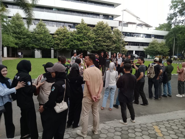 Pembubaran kegiatan konsolidasi mahasiswa di Balai Rektorat Universitas Lampung. | Foto: LBH DLN