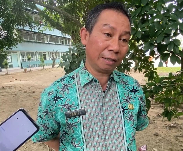 Ketua Satgas Informasi BPBD Kalbar, Daniel. BPBD ingatkan warga untuk waspada Karhutla, pasalnya cuaca panas masih akan terjadi di Kalbar. Foto: Alycia Tracy Nabila/Hi!Pontianak