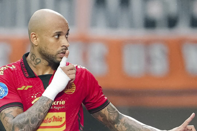 Pemain Persija Gustavo Almeida saat melawan Persib pada pertandingan Liga 1 di Stadion Patriot Chandrabhaga Bekasi, Minggu (16/2/2025). Foto: Instagram/ @persija