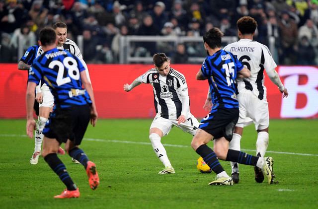 Francisco Conceicao saat Juventus vs Inter Milan dalam laga Liga Italia 2024/25 di Stadion Allianz, Senin (17/2) dini hari WIB. Foto: REUTERS/Massimo Pinca