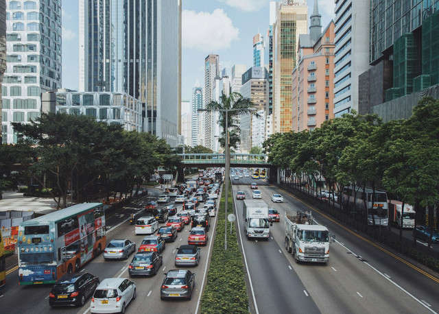 Daftar Rute JakLingko Lengkap 2025. Foto: Unsplash/Connor Wang.