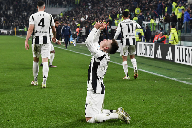 Selebrasi pemain Juventus Francisco Conceicao usai mencetak gol ke gawang Inter Milan pada pertandingan Liga Italia di Stadion Allianz, Turin, Italia, Minggu (16/2/2025). Foto: Isabella BONOTTO / AFP