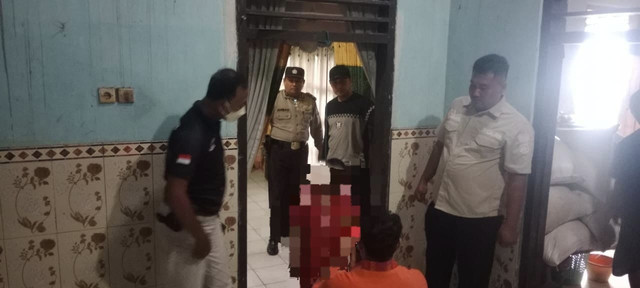 Polsek Pagerwojo Datangi TKP Adanya Orang Meninggal Dunia Akibat Gantung Diri