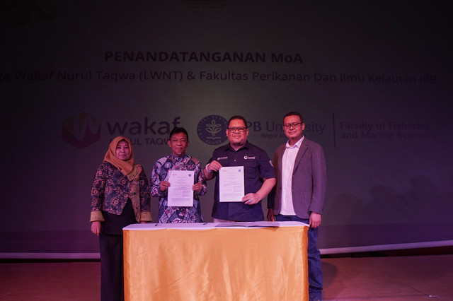 Lembaga Wakaf Nurul Taqwa PT Indosat bersama PT Geltech Prima Indonesia dan IPB University, akhirnya meluncurkan produk kolagen gelatin halal pertama yang diproduksi di Indonesia.  Foto: Istimewa