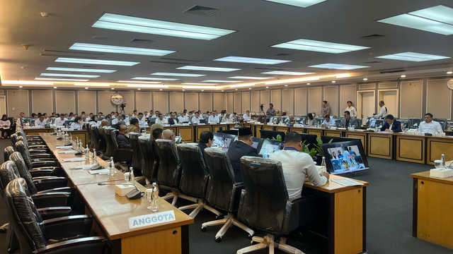 Rapat kerja Komisi XIII DPR RI dengan Kementerian Hukum, Senin (17/2/2025). Foto: Haya Syahira/kumparan