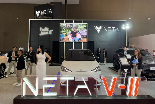 PT Neta Auto Indonesia (Neta) memamerkan mobil listrik Neta V-II Urban Sport Concept di Indonesia International Motor Show (IIMS) 2025. Foto: Fitra Andrianto/kumparan