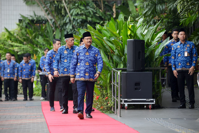 Menteri Sosial Saifullah Yusuf (Gus Ipul) saat apel pagi di kantor Kemensos, Senin (17/2/2025). Foto: Kemensos RI