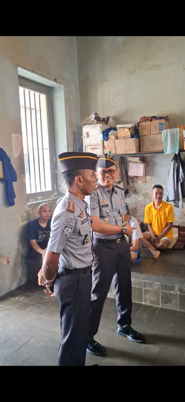 Kalapas Kelas IIA Magelang Laksanakan Sambang Kamar Hunian 