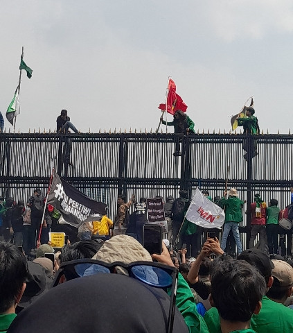 Mahasiswa demo akibat pemimpin mengabaikan partisipasi rakyat. FOTO: PRIBADI