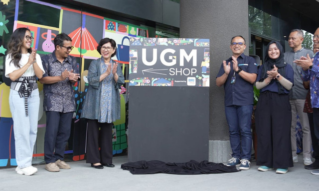 UGM meresmikan UGM SHOP, ruang kreatif baru yang menghubungkan akademisi, mahasiswa, dan industri kreatif di Gelanggang Inovasi & Kreativitas (GIK).  Foto: Humas UGM/Pandangan Jogja