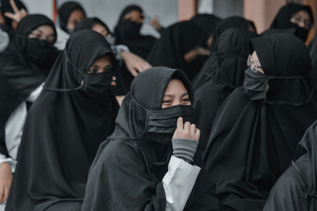 Ilustrasi contoh materi keputrian remaja - Sumber: unsplash.com/@ini_adil