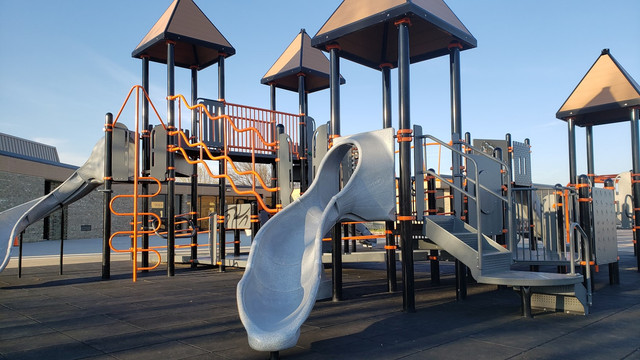 Playground Taman Budaya Sentul. Foto hanya sebagai ilustrasi saja, bukan tempat sebenarnya. Sumber: Unsplash/Dave Sherrill.