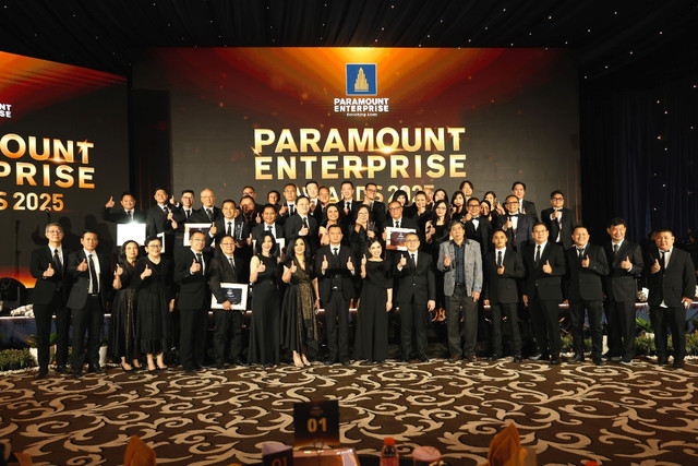 Jajaran Direksi dan Manajemen PT Paramount Enterprise International bersama Para Pemenang Paramount Enterprise Awards 2025. Foto: dok Paramount