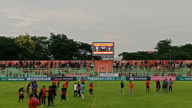 Pertandingan antara Persibo Bojonegoro melawan Persekat Tegal, di Stadion Letjen H Soedirman Bojonegoro. Senin (17/02/2025). (Aset: Istimewa)