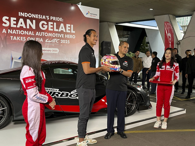 Konferensi pers Sean Gelael jelang balap di FIA WEC 2025, Kuningan, Jakarta, Senin (17/2/2025). Foto: Azrumi El Ghazali/kumparan