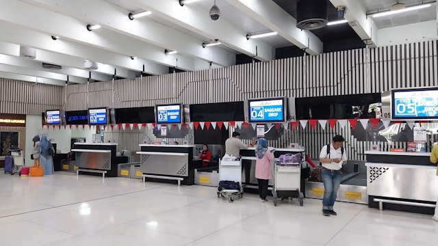 Maskapai di terminal 3 Soekarno-Hatta. Foto hanyalah ilustrasi. Sumber: Unsplash/Edwin Petrus