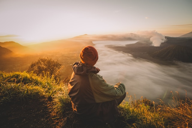 Gunung Batu Jonggol, foto hanya ilustrasi, bukan tempat sebenarnya: Unsplash/Roman Kirienko