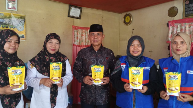 Produk Keripik Pisang Olahan Kelompok Ibu Rumah Tangga di Kampung Zakat Bantaeng (Sumber : DT Peduli)