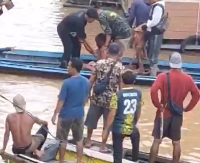 Terdugapelaku pembunuhan di Kapuas Hulu saat diamankan polisi. Foto: Dok. Istimewa