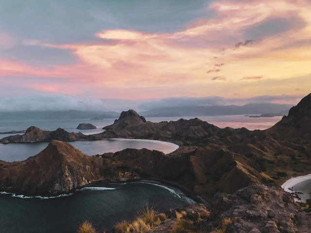 Tempat Wisata Indonesia Timur. Foto Labuan Bajo. Sumber foto: Unsplash - william kusno