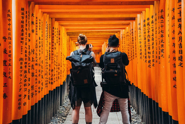 Ilustrasi  Rekomendasi Tas Ransel Pria untuk Traveling, sumber gambar unsplash/Brevite