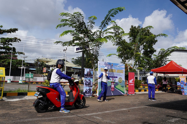 Simulasi dalam program safety riding. Foto: Dok. Asmo Kalbar