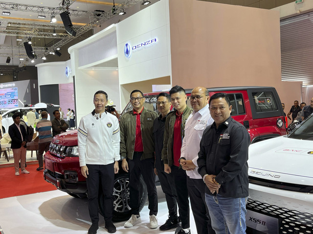 Kerja sama sponsorship NOC Indonesia dengan BAIC Indonesia di Jiexpo Kemayoran, Selasa (18/2/2025). Foto: Azrumi El Ghazali/kumparan