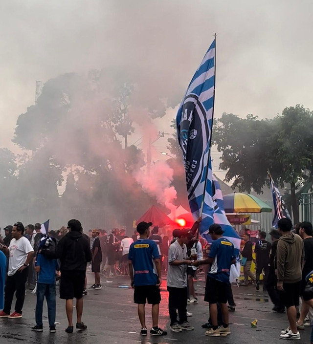 Suporter PSIM Yogyakarta saat pertandingan di Stadion Mandala Krida. Foto: Widi RH Pradana/Pandangan Jogja