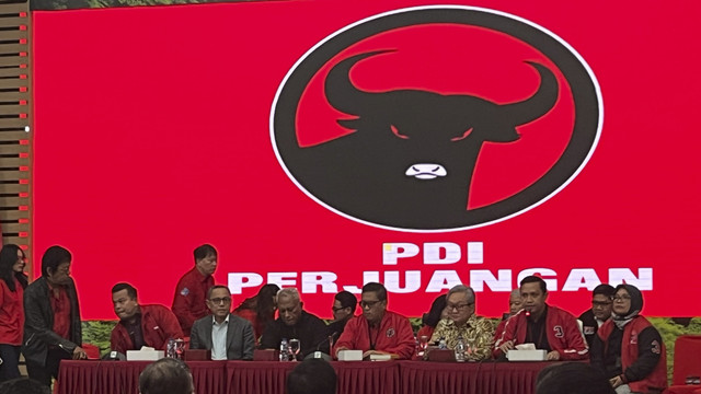 PDIP menggelar konferensi pers terkait perkembangan isu terkini, di Kantor DPP PDIP, Jakarta Pusat, Selasa (18/2/2025). Foto: Alya Zahra/kumparan 