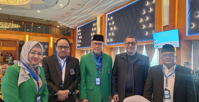 Pimpinan Universitas Muslim Indonesia (UMI) turut serta dalam Rapat Pengurus Pusat Pleno (RPPP) IV Asosiasi Perguruan Tinggi Swasta Indonesia (APTISI) yang digelar di Nagoya Hotel, Batam, pada Sabtu (15/2/2025). Forum ini menjadi wadah strategis bagi pimpinan perguruan tinggi swasta se-Indonesia untuk membahas pengembangan pendidikan tinggi.