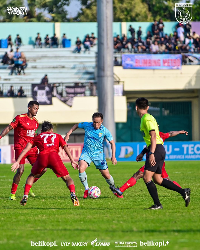 Persela Lamongan menghadapi Persijap Jepara dalam laga terakhir Grup Y Babak 8 Besar Liga 2 2024/25 di Stadion Tuban Sport Center, Selasa (18/2). Foto: Instagram @perselafc