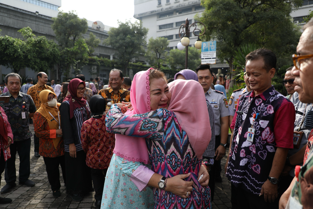 Wali Kota Semarang Hevearita Gunaryanti Rahayu atau Mbak Ita pamit undur diri usai apel di halaman Balaikota Semarang, Selasa (18/2). Foto: Dok. Istimewa