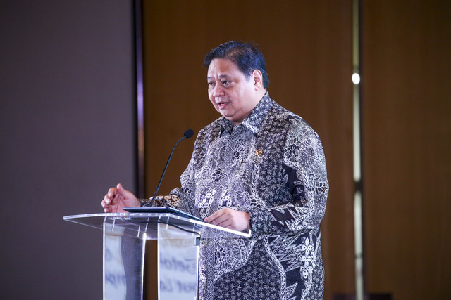 Menteri Koordinator Bidang Perekonomian Airlangga Hartarto memberikan sambutan pada acara kumparan The Economic Insights 2025 di The Westin, Jakarta, Rabu (19/2/2025). Foto: Aditia Noviansyah/kumparan