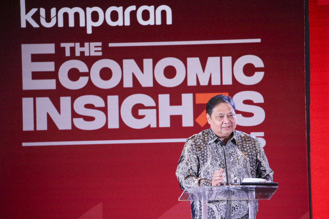 Menteri Koordinator Bidang Perekonomian Airlangga Hartarto memberikan sambutan pada acara kumparan The Economic Insights 2025 di The Westin, Jakarta, Rabu (19/2/2025). Foto: Aditia Noviansyah/kumparan