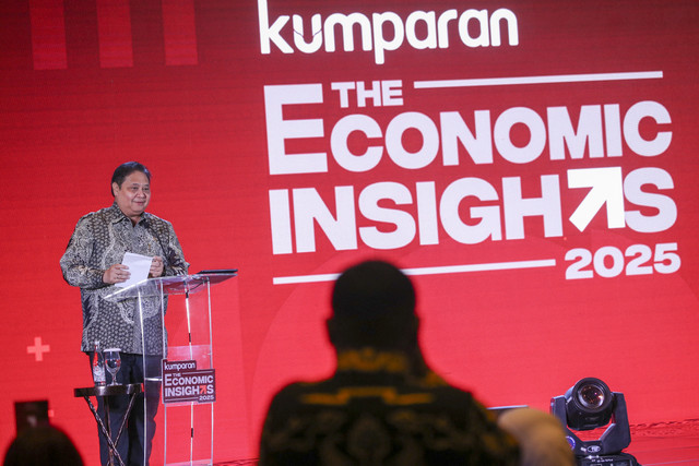 Menteri Koordinator Bidang Perekonomian Airlangga Hartarto memberikan sambutan pada acara kumparan The Economic Insights 2025 di The Westin, Jakarta, Rabu (19/2/2025). Foto: Aditia Noviansyah/kumparan