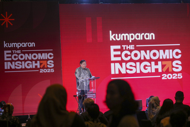 Menteri Koordinator Bidang Perekonomian Airlangga Hartarto memberikan sambutan pada acara kumparan The Economic Insights 2025 di The Westin, Jakarta, Rabu (19/2/2025). Foto: Aditia Noviansyah/kumparan