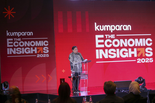 Menteri Koordinator Bidang Perekonomian Airlangga Hartarto memberikan sambutan pada acara kumparan The Economic Insights 2025 di The Westin, Jakarta, Rabu (19/2/2025). Foto: Aditia Noviansyah/kumparan