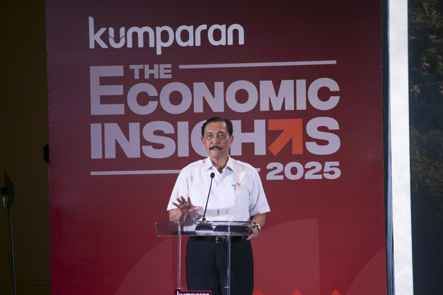 Ketua Dewan Ekonomi Nasional (DEN) Luhut Binsar Pandjaitan memberikan sambutan pada acara kumparan The Economic Insights 2025 di The Westin, Jakarta, Rabu (19/2/2025). Foto: Aditia Noviansyah/kumparan