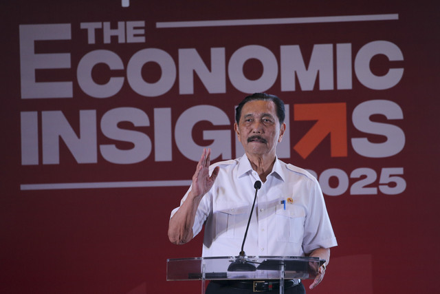 Ketua Dewan Ekonomi Nasional (DEN) Luhut Binsar Pandjaitan memberikan sambutan pada acara kumparan The Economic Insights 2025 di The Westin, Jakarta, Rabu (19/2/2025). Foto: Aditia Noviansyah/kumparan